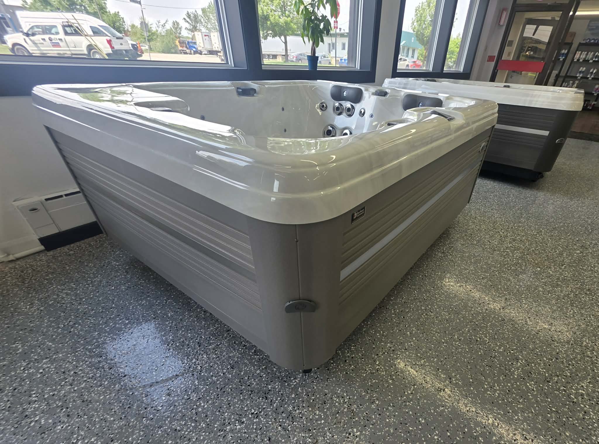 Spa MAAX American Whirlpool modèle 451 – Image 4