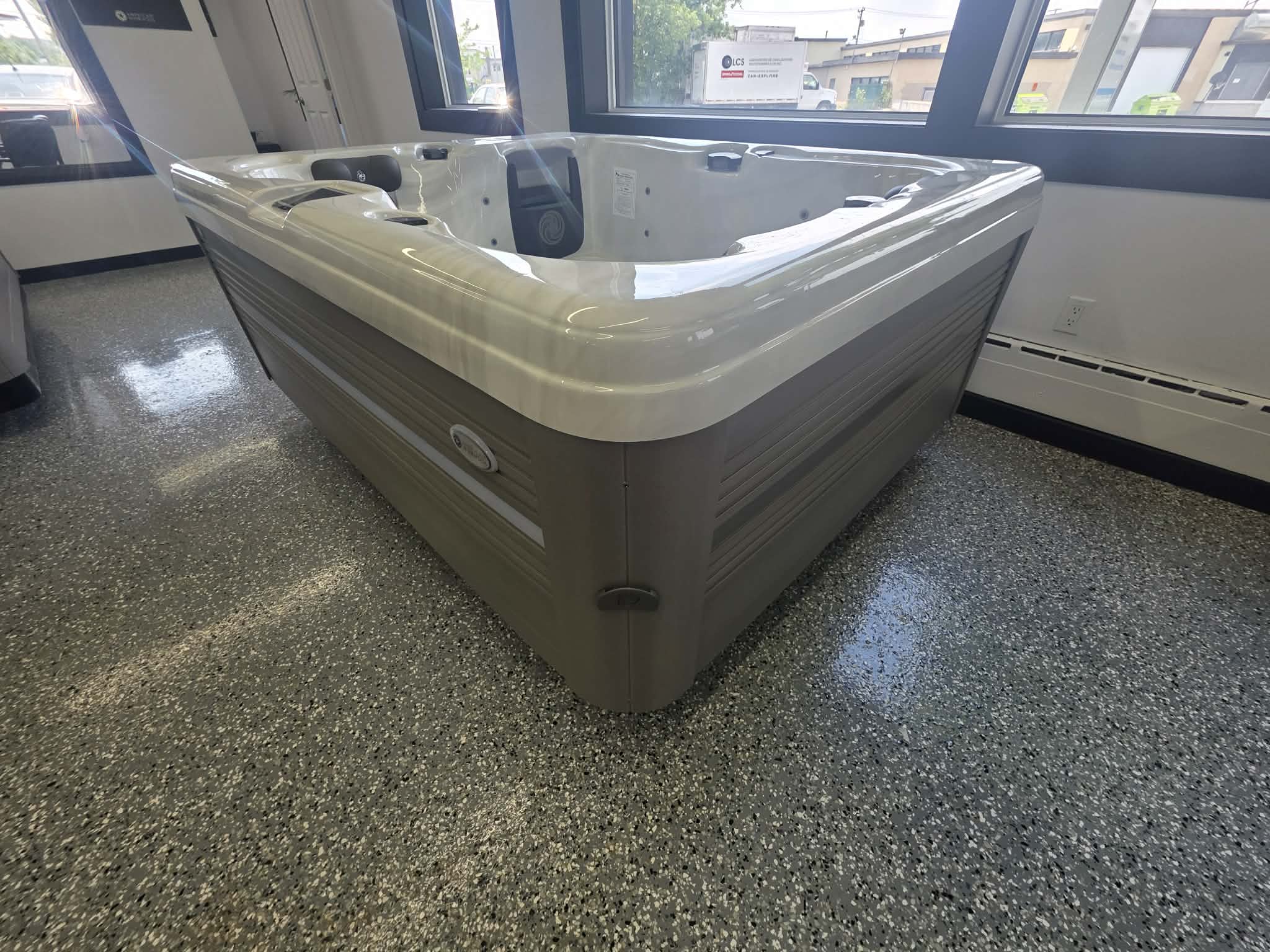Spa MAAX American Whirlpool modèle 451 – Image 3