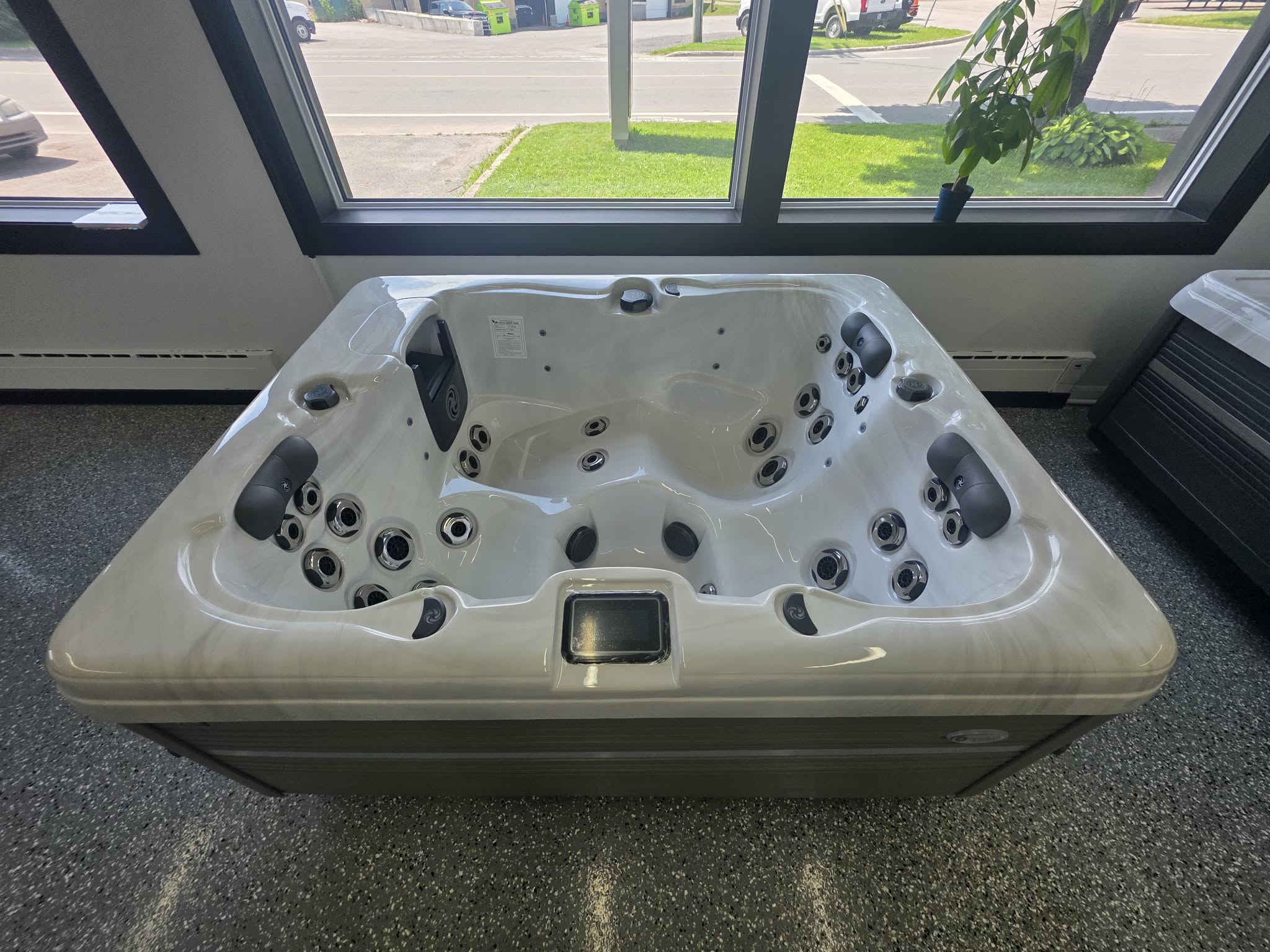 Spa MAAX American Whirlpool modèle 451 – Image 2