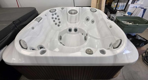 Jacuzzi J345 (2012) – Image 4
