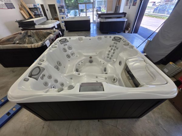 Profitez du Luxe à Moindre Coût : Spa Sundance Optima 2011 Reconditionné! – Image 7