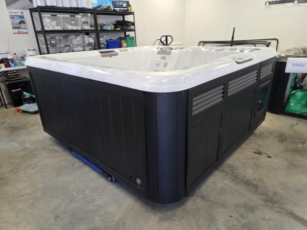 Profitez du Luxe à Moindre Coût : Spa Sundance Optima 2011 Reconditionné! – Image 4