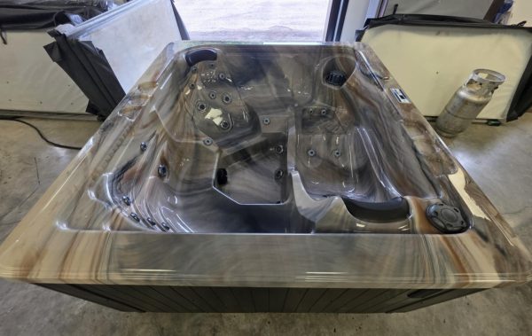 Spa Trévi 2016, modèle CLB6, Reconditionné - Idéal pour Espaces Restreints! 110 ou 220 volts – Image 5