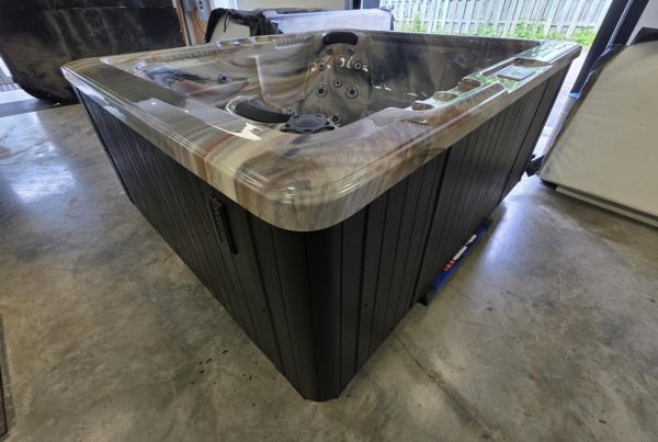 Spa Trévi 2016, modèle CLB6, Reconditionné - Idéal pour Espaces Restreints! 110 ou 220 volts – Image 2