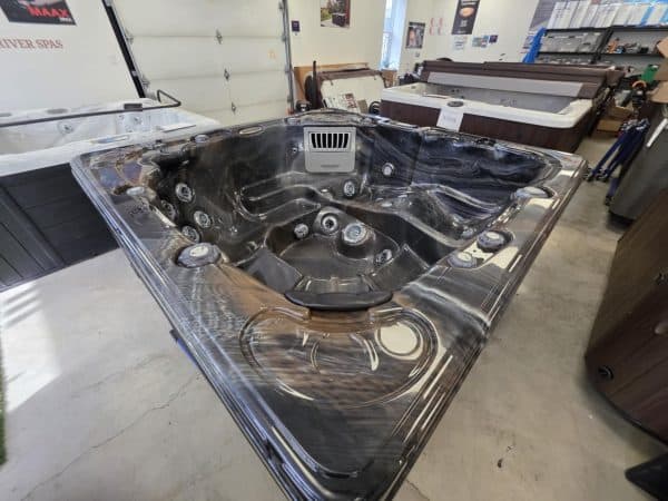 Détendez-vous et profitez avec ce spa reconditionné Trévi! – Image 7
