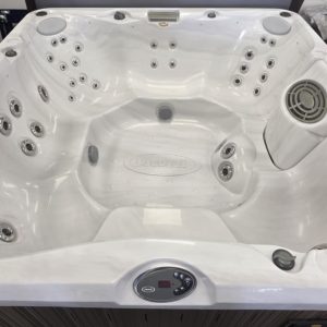 ​Spa Jacuzzi J-280 2015 : la détente à portée de main!