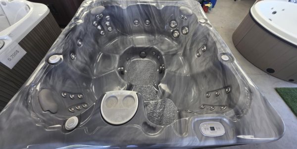 Spa Hydropool 2019 reconditionné, un oasis de détente à prix réduit !