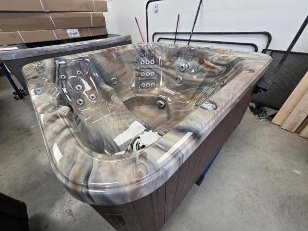 Profitez du luxe à prix abordable avec ce spa Trévi Fogo reconditionné! – Image 4