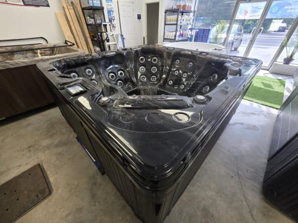 Détendez-vous et profitez avec ce spa reconditionné Trévi! – Image 5