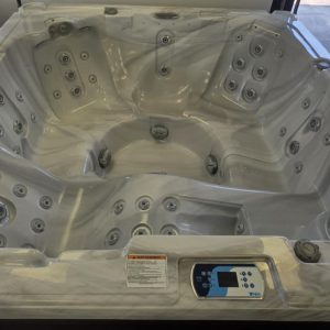 Luxueux spa Trévi 2016 reconditionné - Prêt à l'emploi!