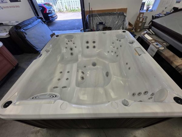 Spa Jacuzzi J-280 Reconditionné - L'ultime détente pour 6 personnes! – Image 4
