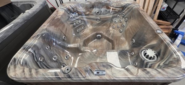 Profitez du luxe à prix abordable avec ce spa Trévi Fogo reconditionné!