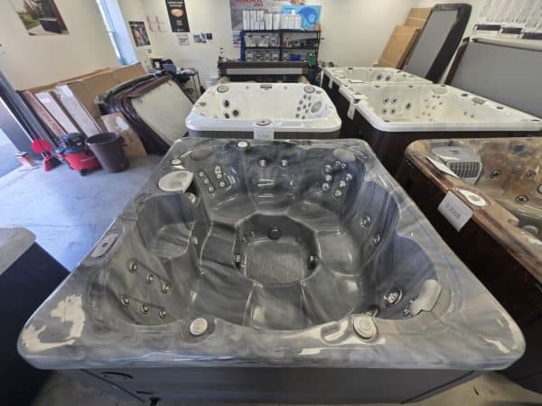 Spa Hydropool 2019 reconditionné, un oasis de détente à prix réduit ! – Image 4