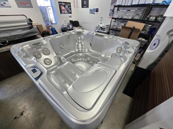 Spa Sundance Optima 2013 | 5 places, incluant chaise longue et 50 jets! – Image 3