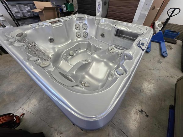 Spa Sundance Optima 2013 | 5 places, incluant chaise longue et 50 jets! – Image 2