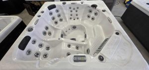 Spa Trévi 2015 Reconditionné – 92" x 92" – Garantie incluse