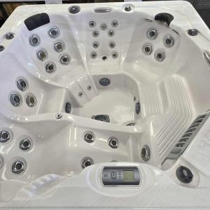 Spa Trévi 2015 Reconditionné – 92" x 92" – Garantie incluse