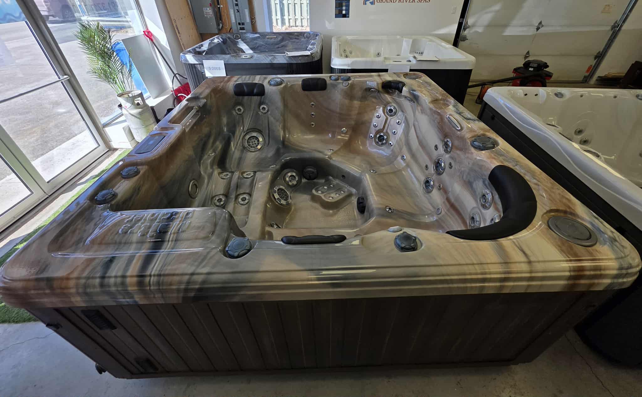 Titre suggéré : Spa Trévi Vezuve (2015) – Reconditionné & Garanti – 6 places – Image 4