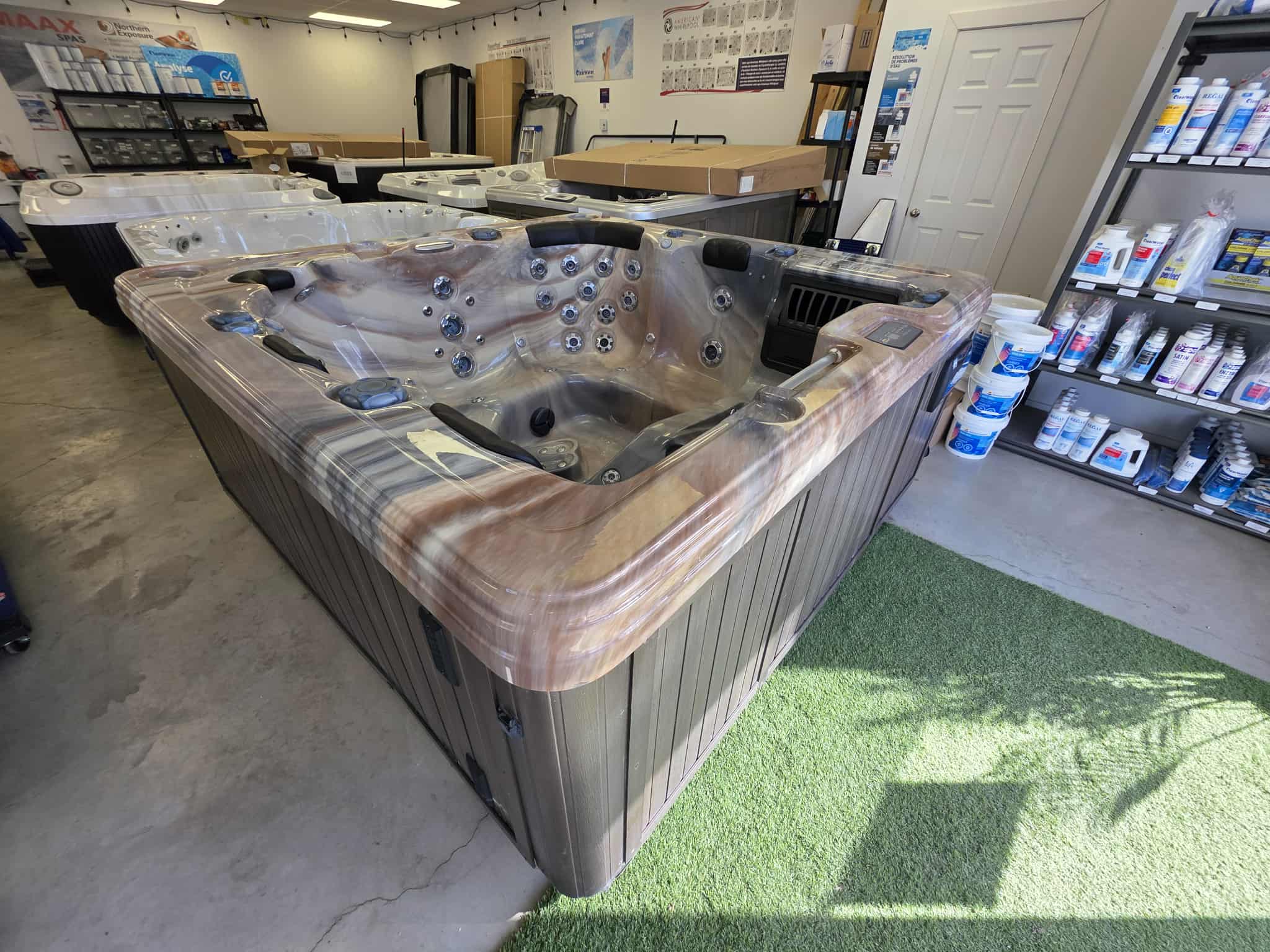 Titre suggéré : Spa Trévi Vezuve (2015) – Reconditionné & Garanti – 6 places – Image 2