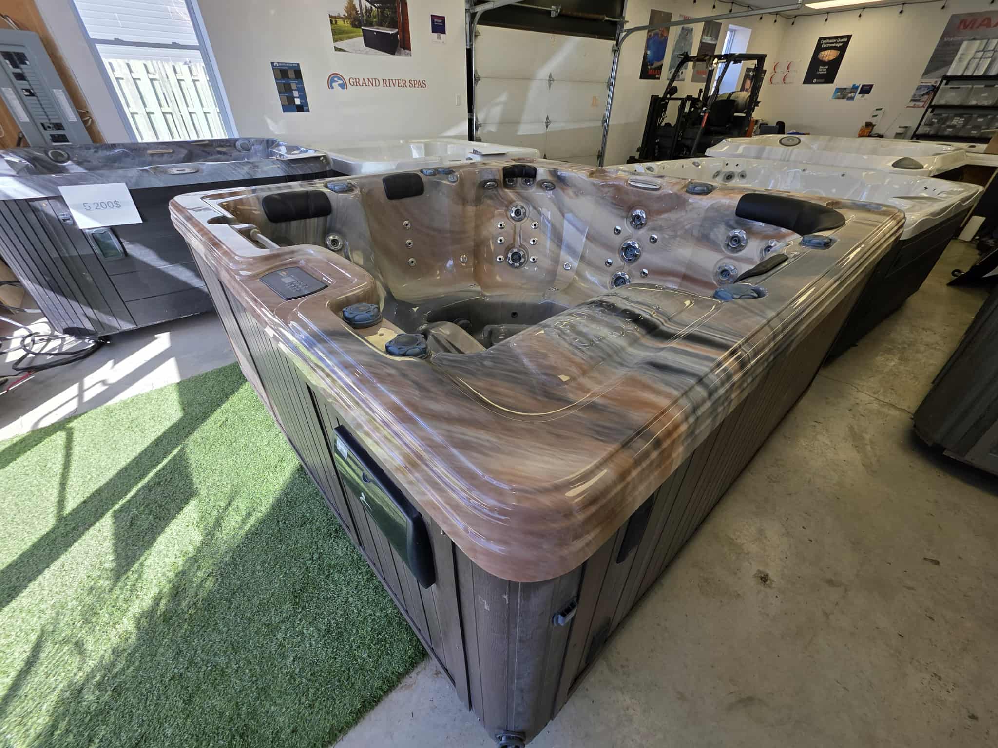 Titre suggéré : Spa Trévi Vezuve (2015) – Reconditionné & Garanti – 6 places – Image 3