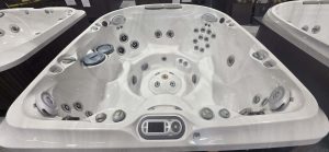 Jacuzzi J-470 (Série 400) – Le Haut de Gamme Reconditionné