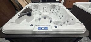 Spa Strong Spas 92"x92" Reconditionné | 90 Jets – Garantie 1 An