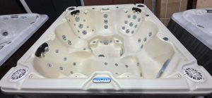 Spa Destiny River 2011 Reconditionné - 6 Places dont Chaise Longue