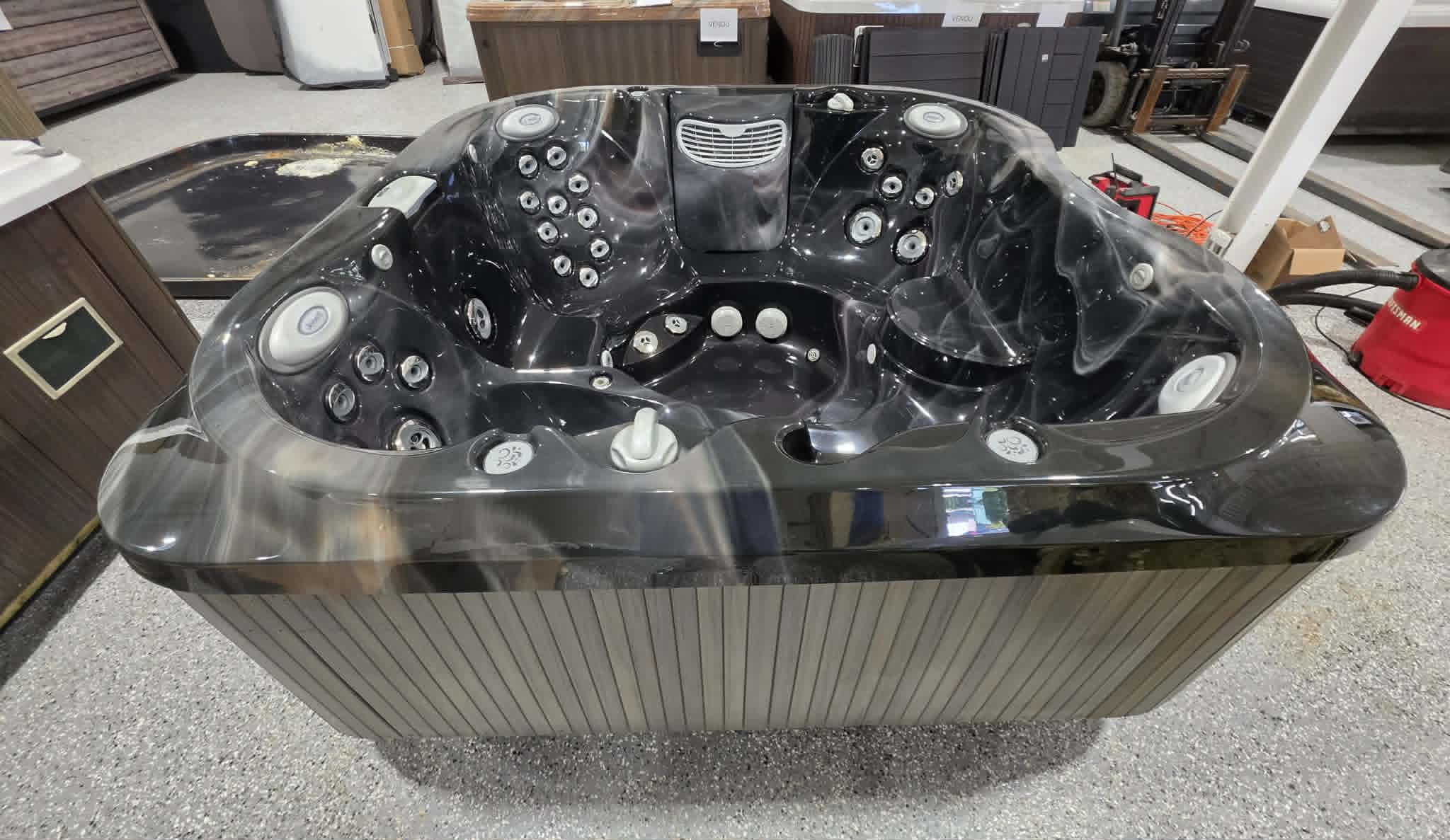 Spa Jacuzzi J-335 (2016) Reconditionné – Garantie 1 An – Clé en main! – Image 4