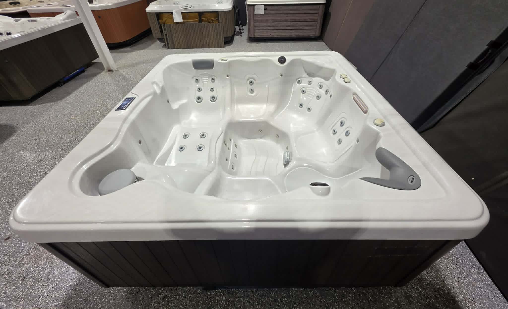 Spa MAAX Élite Spas 2012 – Reconditionné avec Garantie 1 An! – Image 4