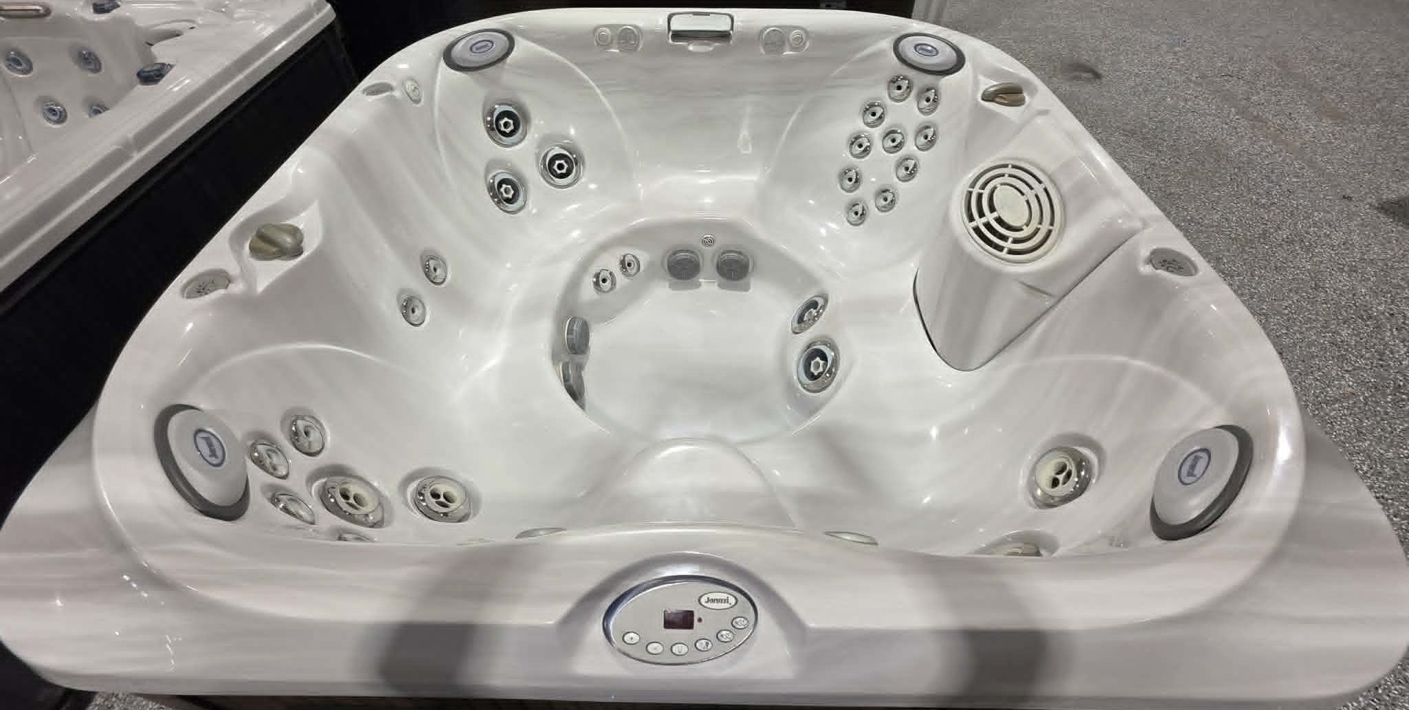 Spa Jacuzzi J-345 (2014) Reconditionné – 6 places – Garantie 1 an!