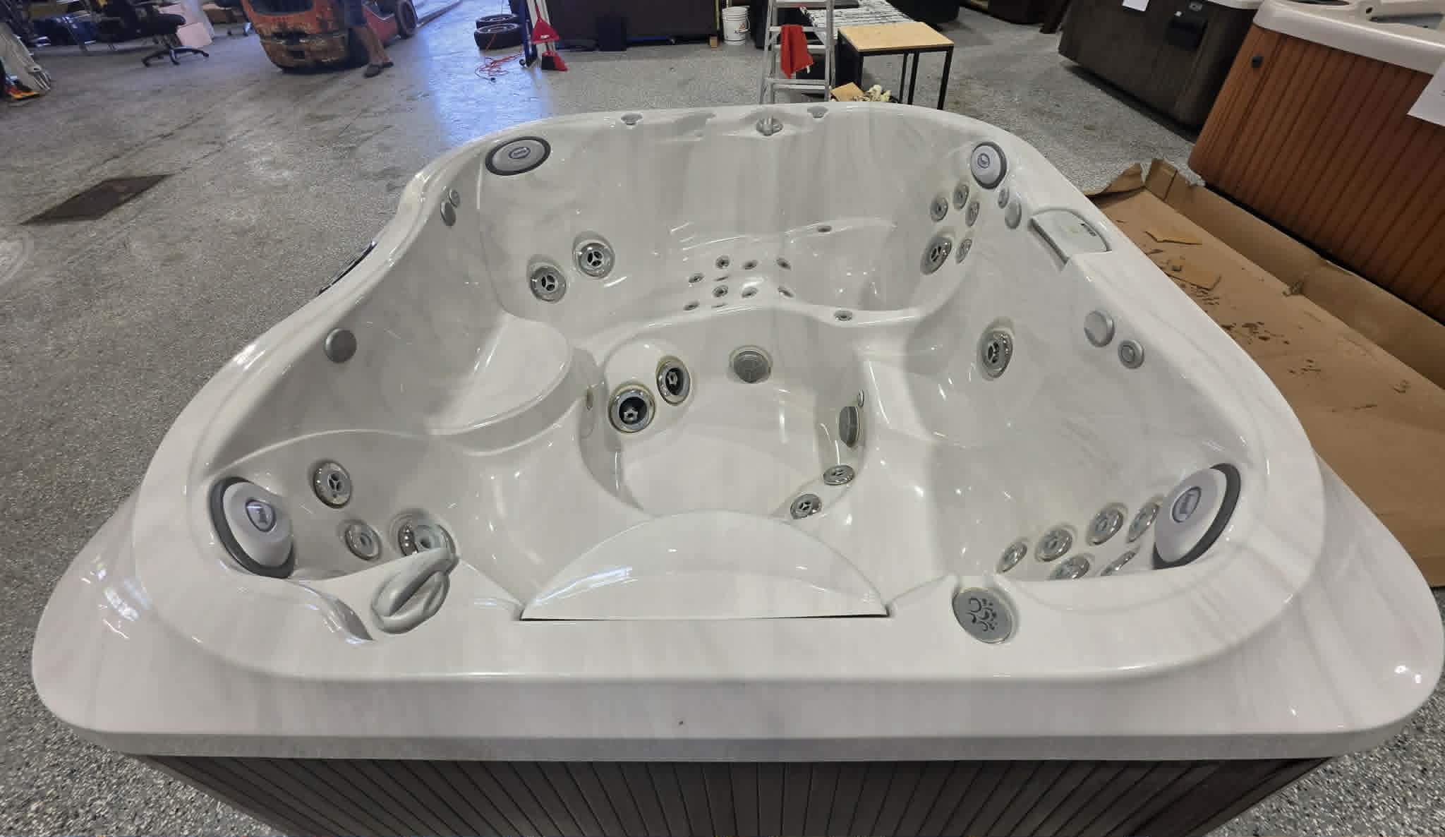 Spa Jacuzzi J-335 (2015) Reconditionné – 6 places avec Chaise Longue | Garantie 1 an – Image 4