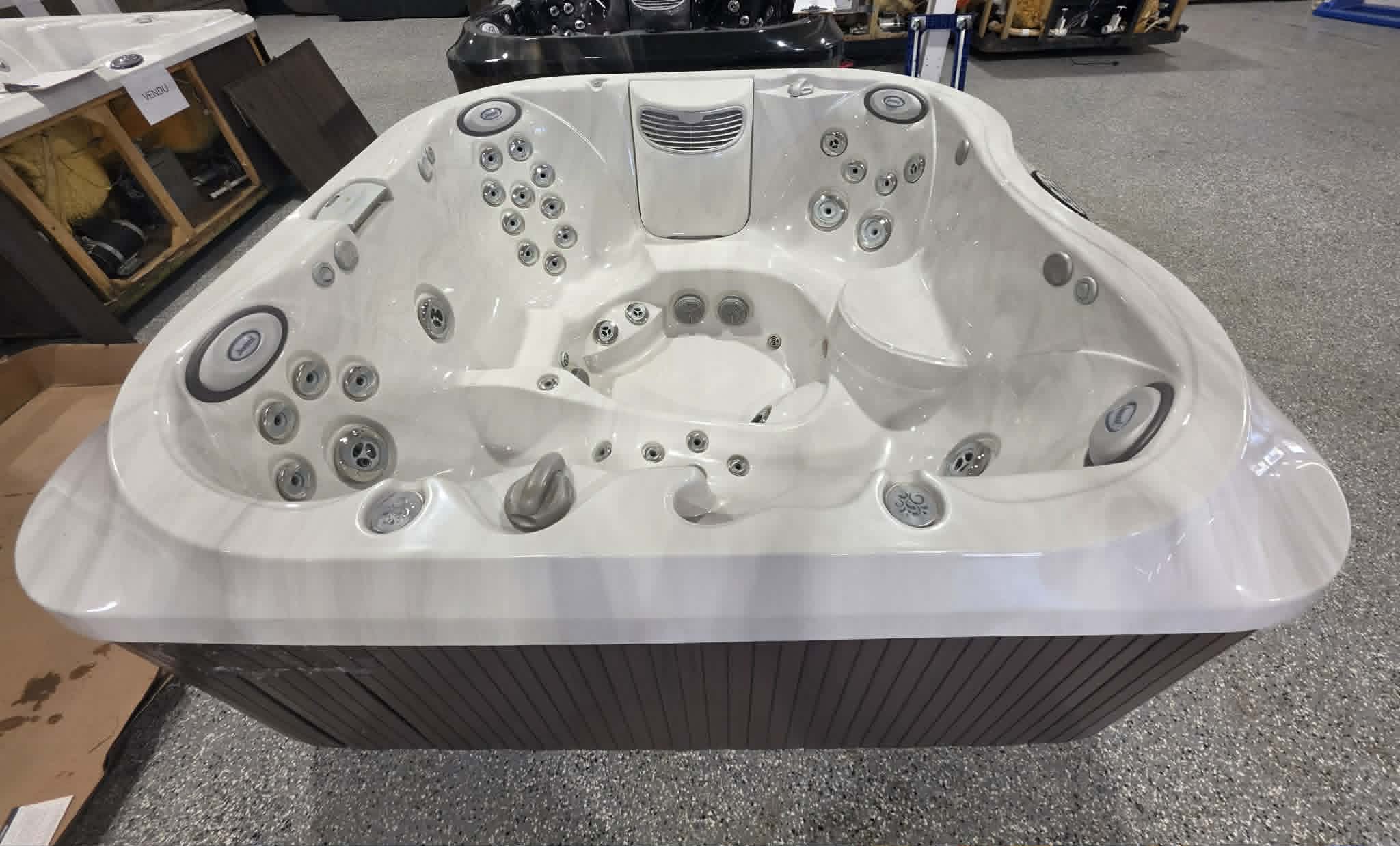 Spa Jacuzzi J-335 (2015) Reconditionné – 6 places avec Chaise Longue | Garantie 1 an – Image 6
