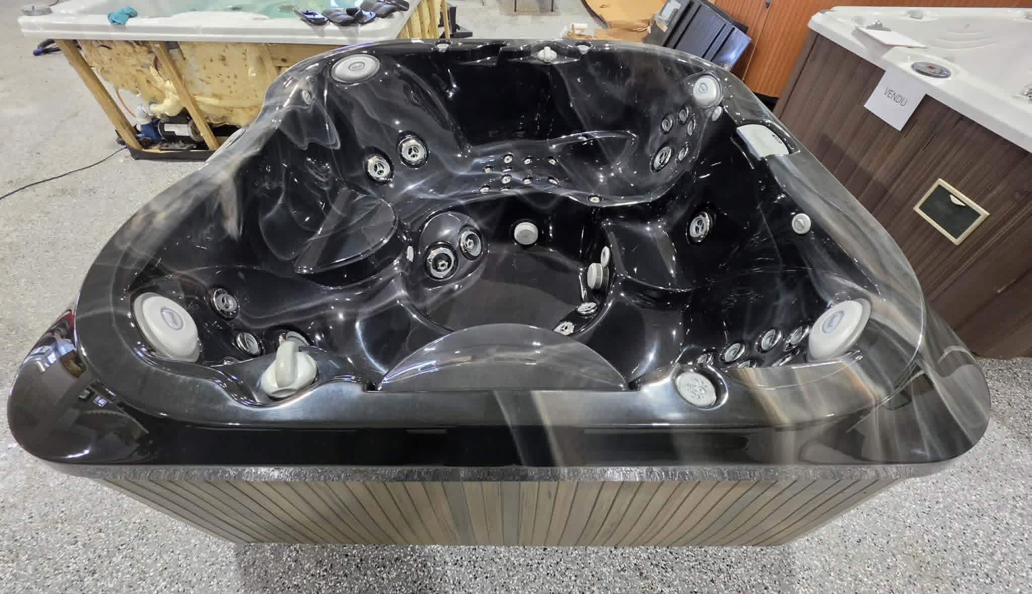 Spa Jacuzzi J-335 (2016) Reconditionné – Garantie 1 An – Clé en main! – Image 6