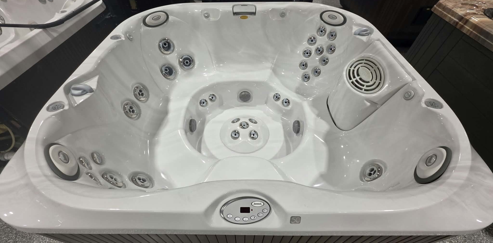 Spa Jacuzzi® J-365 (2013) – Entièrement reconditionné | Garantie 1 an