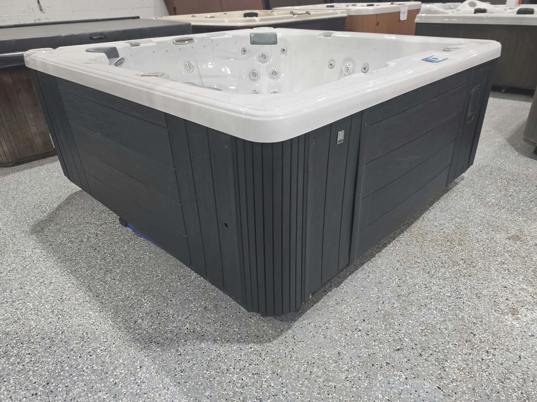 Spa Trévi Naya (2017) – entièrement reconditionné avec garantie – Image 2