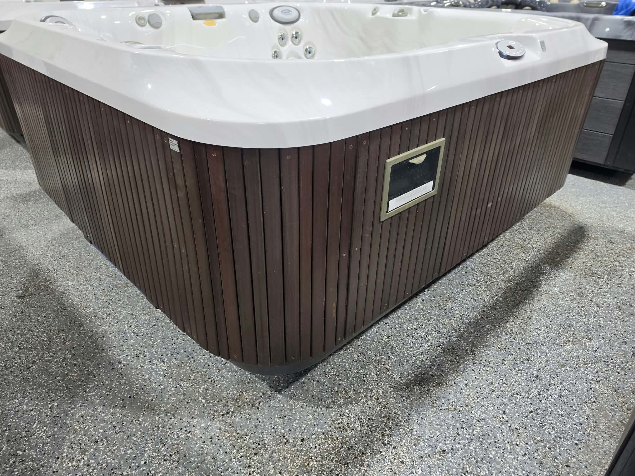 Spa Jacuzzi J-335 (2013) – Reconditionné avec garantie – Image 3